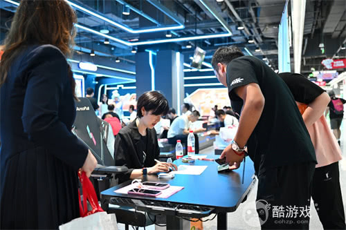 《魔灵召唤》首次登陆沈阳，人气选手集结，现场气氛火热！